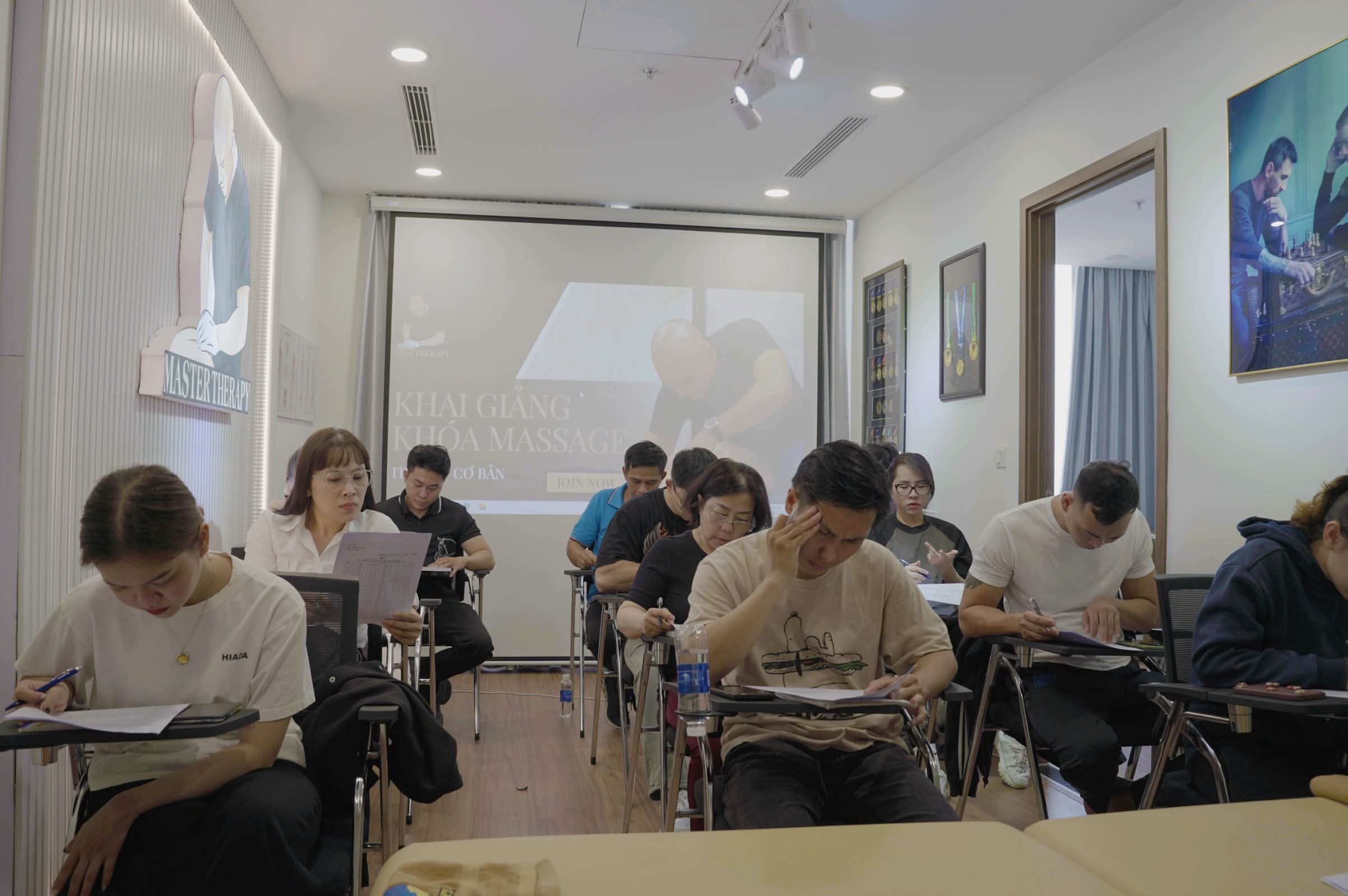 Giảng viên hướng dẫn thực hành